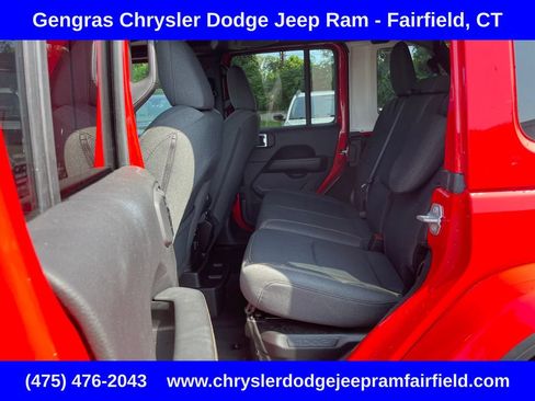 Certified 2025 Jeep Wrangler Unlimited Sahara w/ Safety Group AWD/4WD image 40