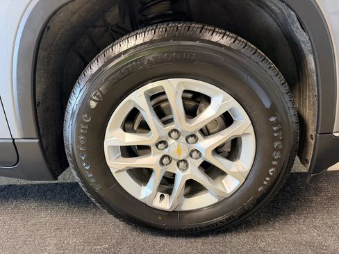 Used 2018 Chevrolet Traverse LT AWD/4WD image 16