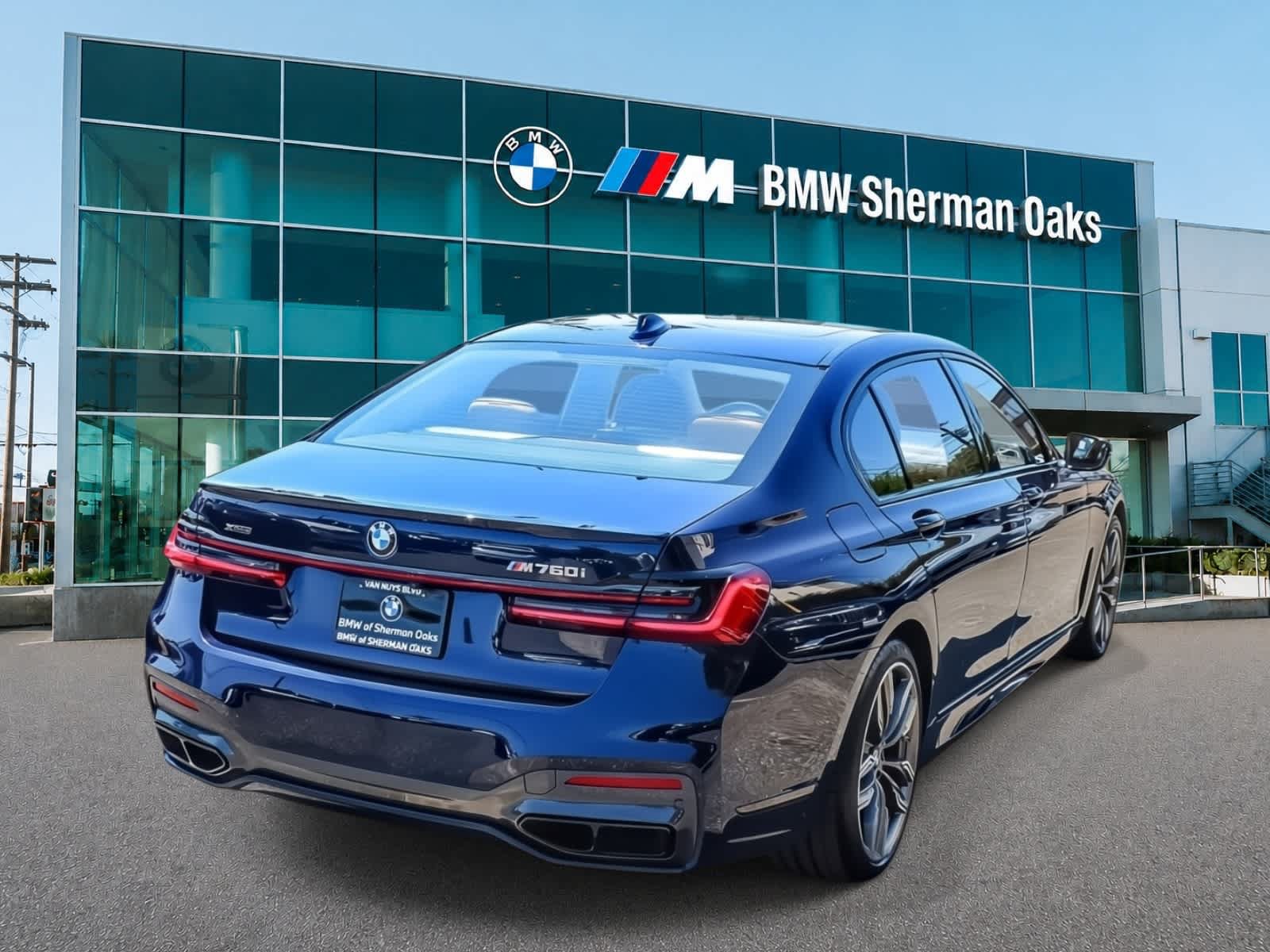 Used 2022 BMW M760i xDrive AWD/4WD image 2