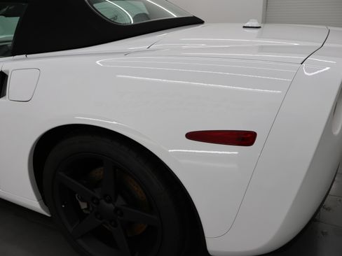 Used 2005 Chevrolet Corvette Convertible w/ Preferred Equipment Group RWD image 24
