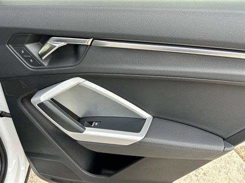 Used 2024 Audi Q3 2.0T Premium image 19