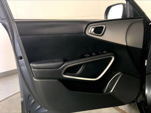 Certified 2022 Kia Soul LX w/ Technology Package FWD image 23