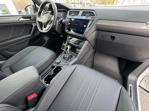 Certified 2023 Volkswagen Tiguan SE R-Line image 25