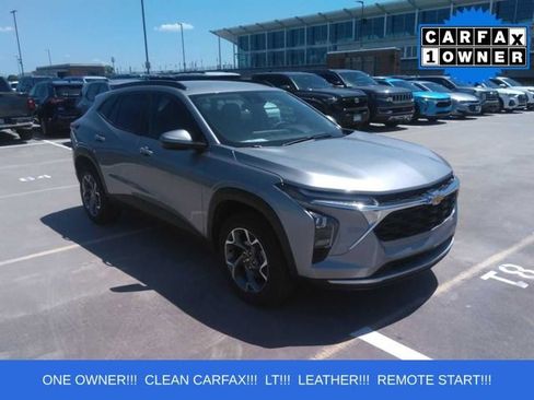 Used 2025 Chevrolet Trax LT FWD image 1