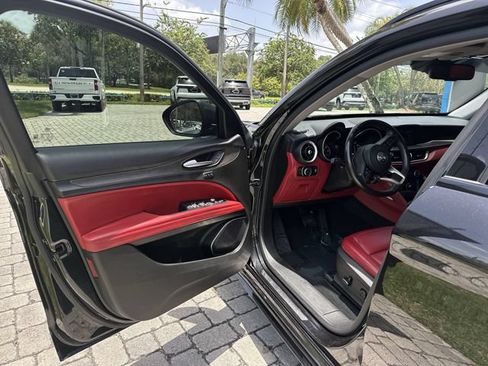 Used 2020 Alfa Romeo Stelvio Ti w/ Nero Edizione AWD/4WD image 22