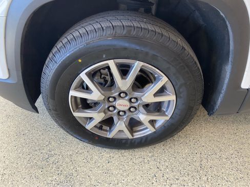 Used 2021 GMC Acadia SLT image 11