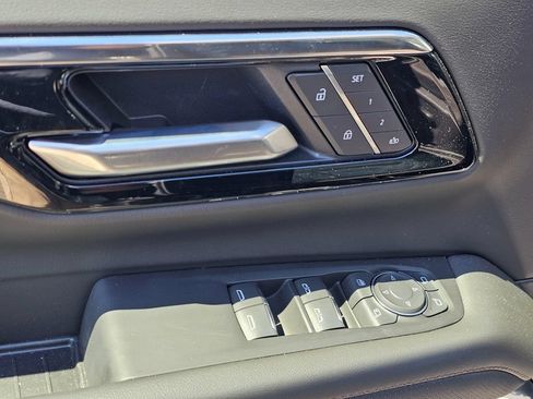 New 2026 Chevrolet Suburban High Country AWD/4WD image 25
