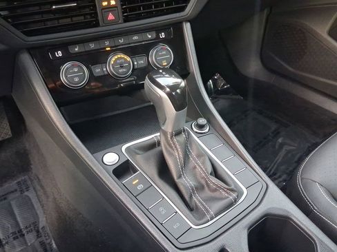 Certified 2023 Volkswagen Jetta SE FWD image 22