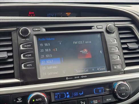 Used 2018 Toyota Highlander XLE AWD/4WD image 23