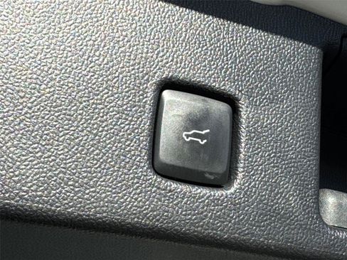 Used 2022 Ford Escape Titanium FWD image 10
