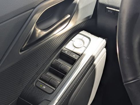 Used 2025 Lexus GX 550 w/ Cold Area Package AWD/4WD image 17