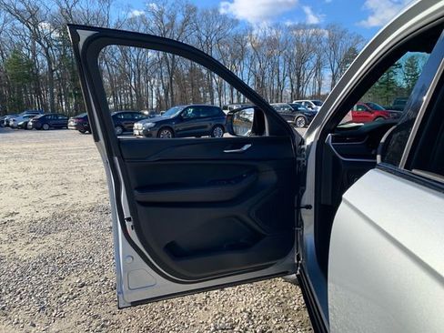 Used 2024 Jeep Grand Cherokee Altitude image 16