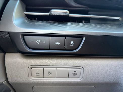 Used 2023 Kia Carnival LX FWD image 25