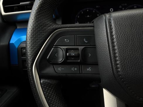 Used 2025 Toyota Tacoma TRD Off-Road AWD/4WD image 33
