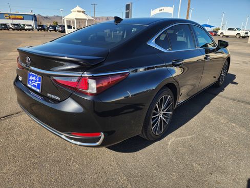 Used 2022 Lexus ES 300h w/ Premium Package image 5
