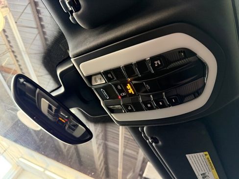 Used 2014 Porsche Cayenne Diesel Platinum Edition image 28