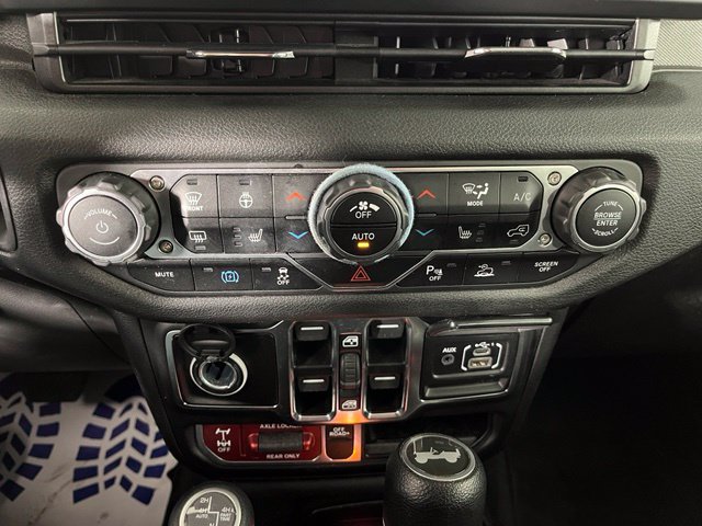 Used 2024 Jeep Wrangler Unlimited AWD/4WD image 33