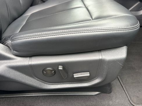 Used 2024 Ford Expedition Max XLT image 24