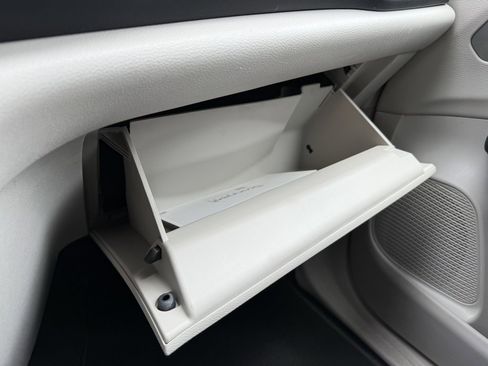 Used 2023 Chrysler Pacifica Touring-L FWD image 31