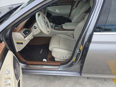 Used 2020 Genesis G90 3.3T Premium image 2