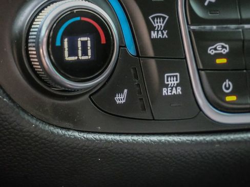 Used 2023 Chevrolet Equinox LT FWD image 32