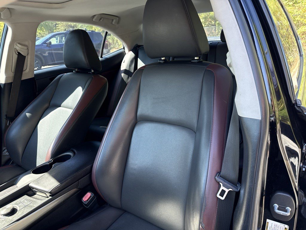 Used 2017 Lexus IS 200t RWD image 15