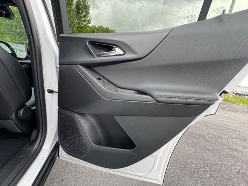 New 2026 Chevrolet Equinox LT w/ Convenience Package II image 24