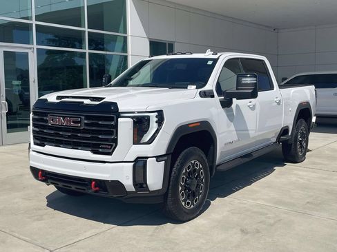 Used 2024 GMC Sierra 2500 AT4 w/ AT4 Premium Plus Package AWD/4WD image 2