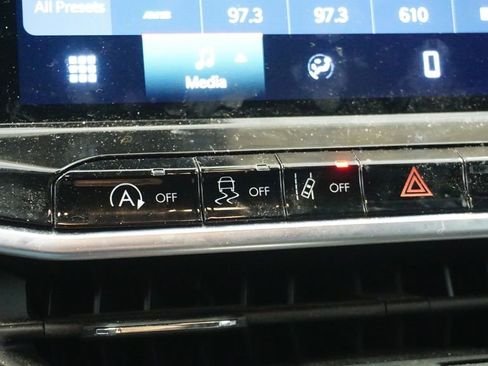 Used 2023 Jeep Compass Latitude image 28