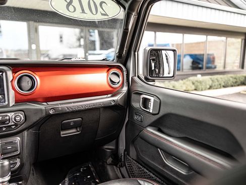 Used 2018 Jeep Wrangler Unlimited Rubicon AWD/4WD image 36