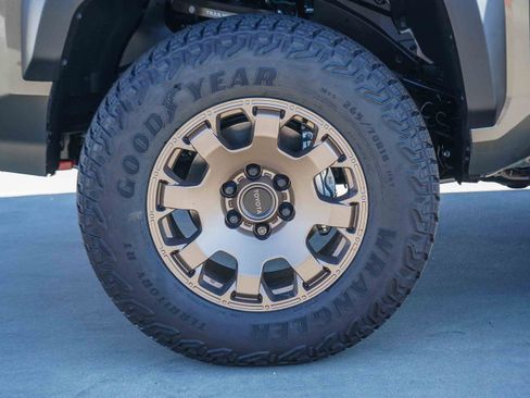 New 2025 Toyota Tacoma Trailhunter image 5