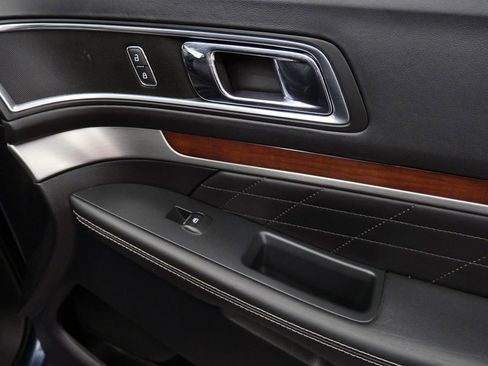 Used 2019 Ford Explorer Platinum AWD/4WD image 18