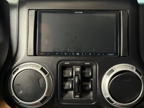 Used 2012 Jeep Wrangler Unlimited Sahara w/ Connectivity Group AWD/4WD image 25