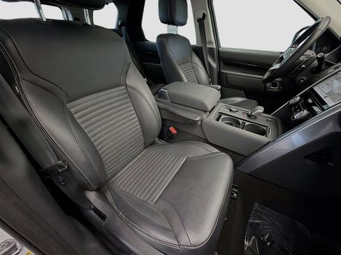 Used 2024 Land Rover Discovery S AWD/4WD image 15