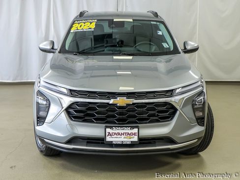 Used 2024 Chevrolet Trax LT w/ LT Convenience Package FWD image 5