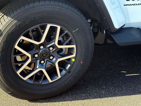 New 2026 Jeep Wrangler Unlimited Sahara AWD/4WD image 5