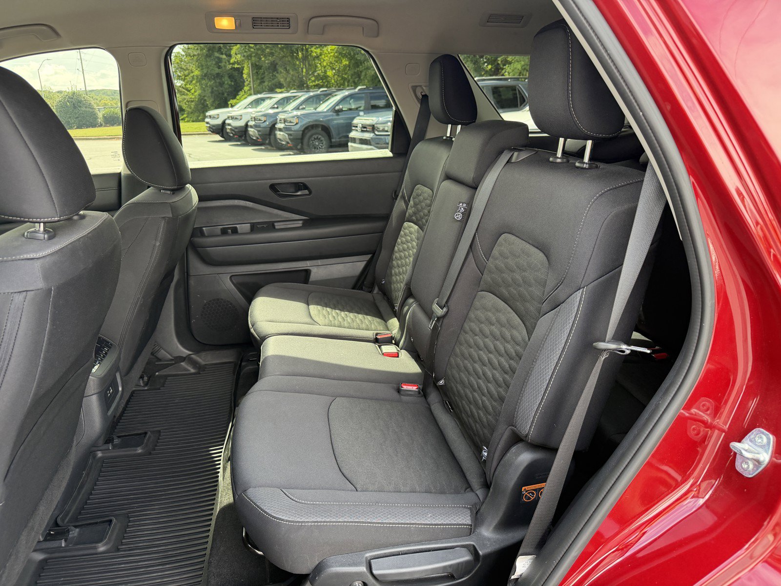 Used 2024 Nissan Pathfinder SV FWD image 9