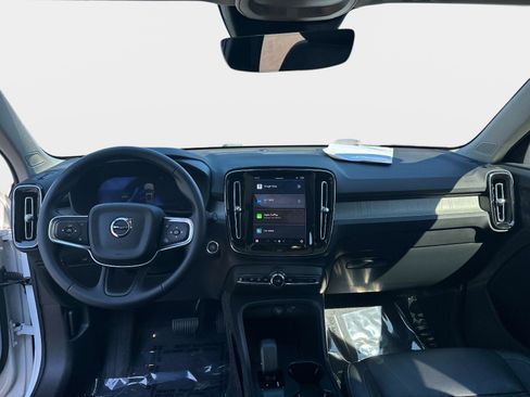 Certified 2025 Volvo XC40 B5 Core image 15