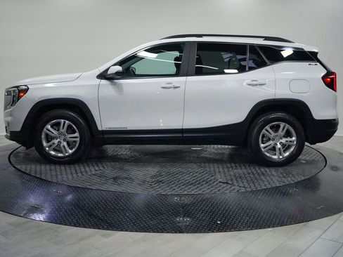 Used 2022 GMC Terrain SLE w/ Driver Convenience Package AWD/4WD image 4
