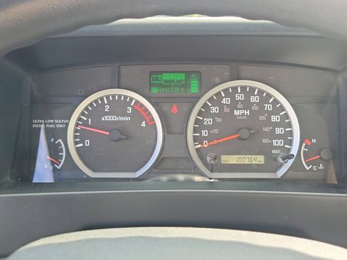 Used 2023 Isuzu NPR image 13