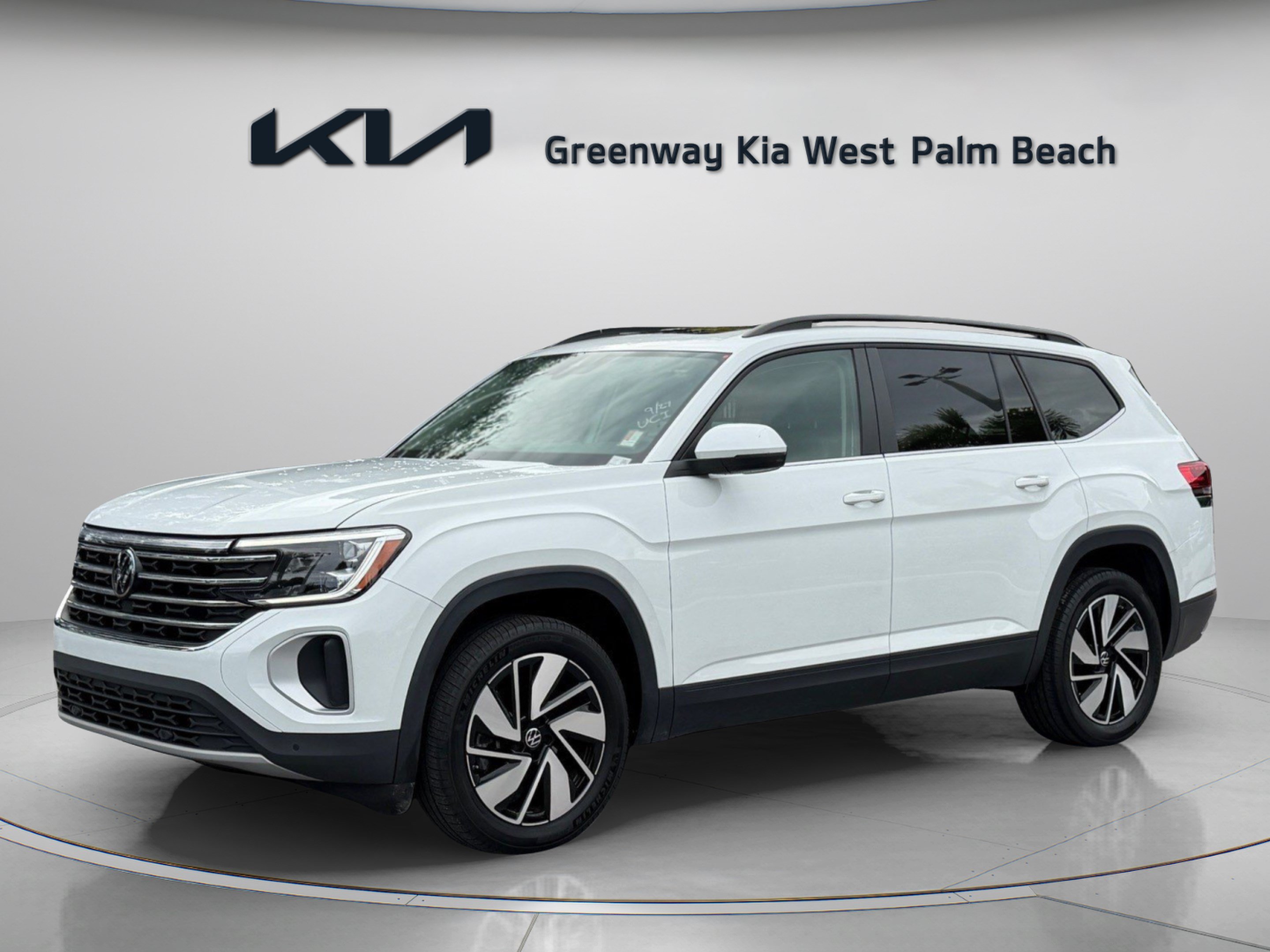 Used 2024 Volkswagen Atlas SE FWD image 3