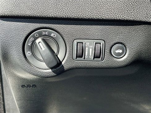 Used 2023 Dodge Charger SXT image 8