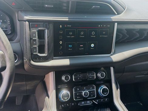 Used 2023 GMC Yukon Denali AWD/4WD image 10