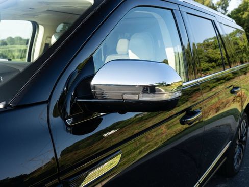 Used 2022 Lincoln Navigator L Black Label AWD/4WD image 17
