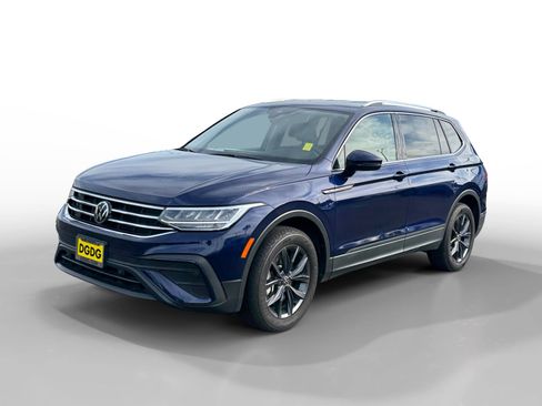 Certified 2022 Volkswagen Tiguan SE image 1