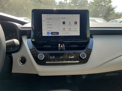 Used 2025 Toyota Corolla LE image 18