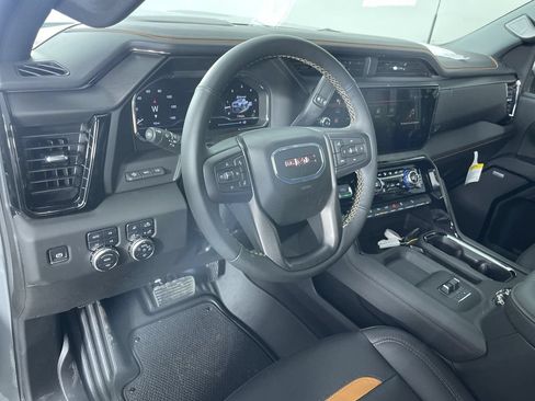 Used 2025 GMC Sierra 2500 AT4 w/ Technology Package AWD/4WD image 10