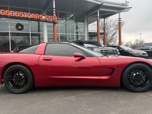 Used 2004 Chevrolet Corvette Base w/ Preferred Equipment Group image 2