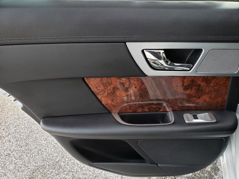 Used 2014 Jaguar XF 3.0 image 13