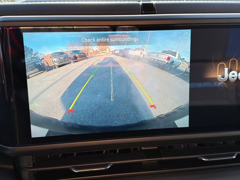 Used 2025 Jeep Wrangler Rubicon w/ Convenience Group image 30